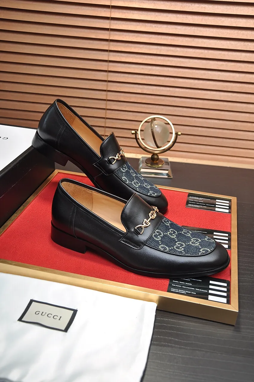 Men's shoes💰500💶Italy's top luxury men's shoe giant (GUCCI) (Gucci) (full cowhide lining) new arrival🍃Original European style🔰 Pleasant to the eye😍In order to make the shoes more durable and non-deformable🌀The production continues to follow traditional methods but there is still no lack of innovation💪Choose original sheepskin for the leather♻️ Smooth and natural And extra bright ⭐Made of imported cowhide, the first choice of rich people 38-45 (45 customized)